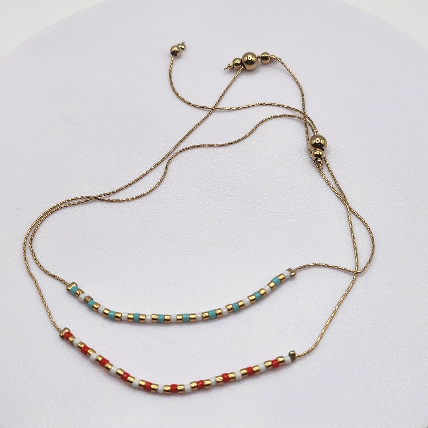 Pulseiras Prateadas e Douradas Coloridas: