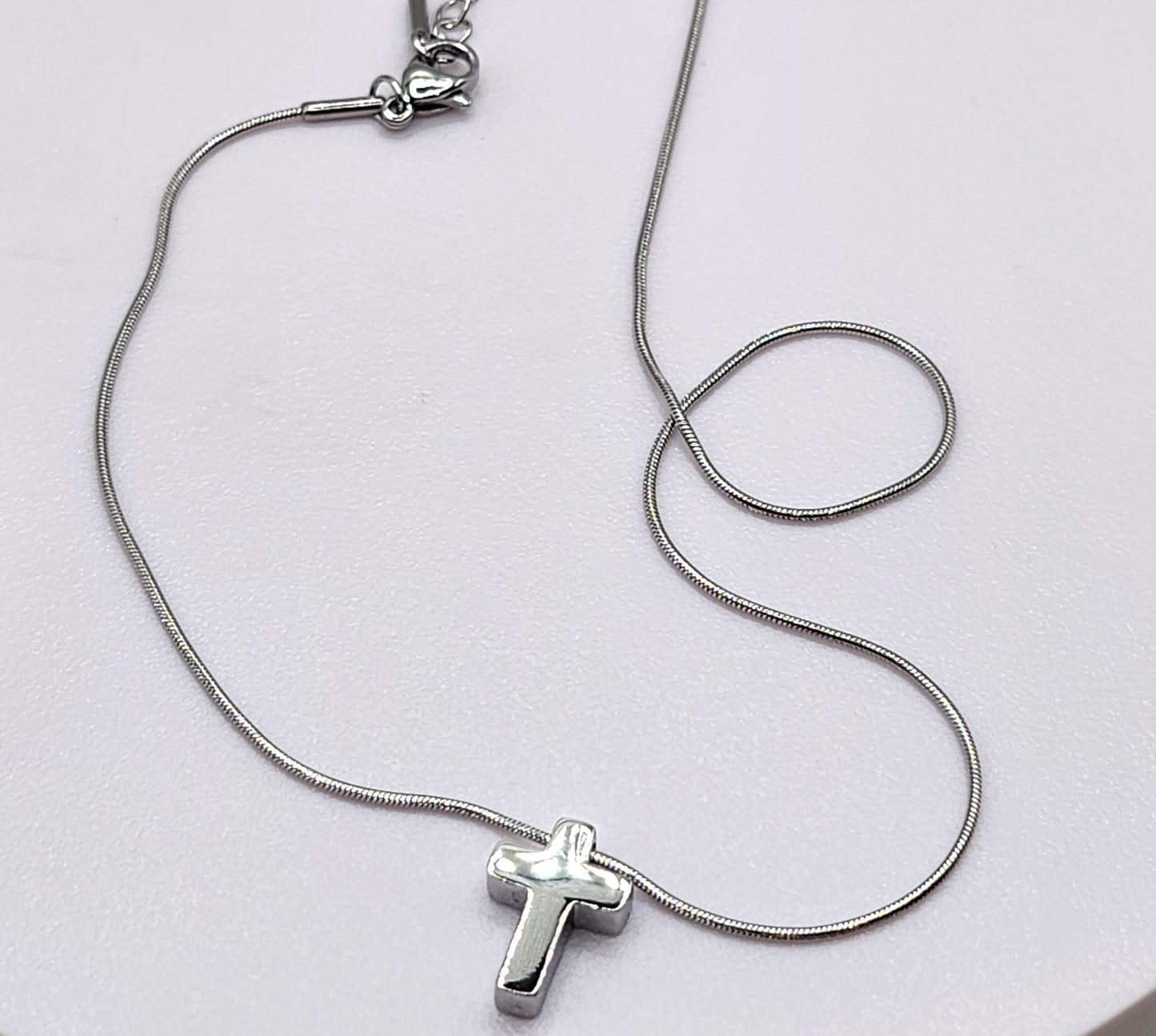 Conjunto de colar e brincos com cruz