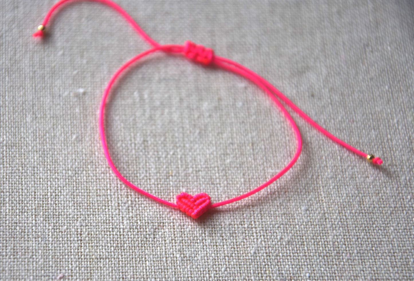 Pulseiras artesanais, feitas com amor 💖