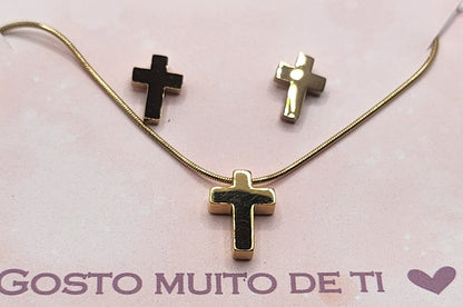 Conjunto de colar e brincos com cruz