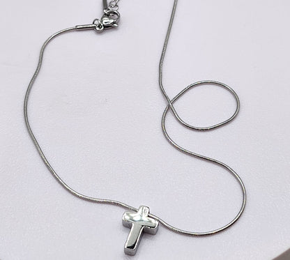 Conjunto de colar e brincos com cruz