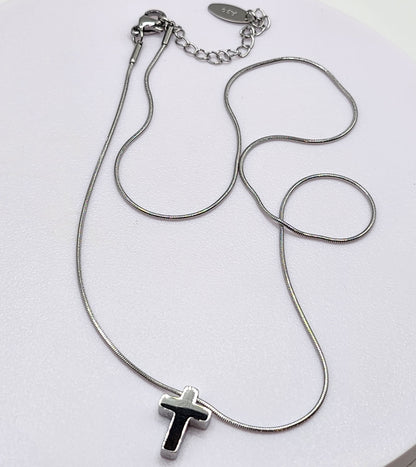 Conjunto de colar e brincos com cruz