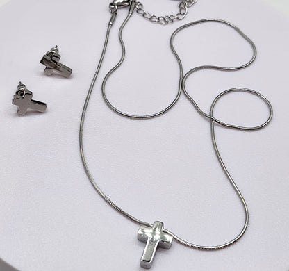 Conjunto de colar e brincos com cruz