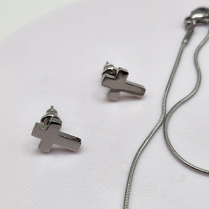 Conjunto de colar e brincos com cruz