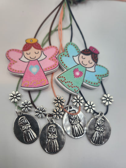 Colar com Medalha de Santinha em Aço Inox e Fio de Algodão