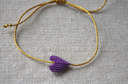 Pulseiras artesanais com coração grande