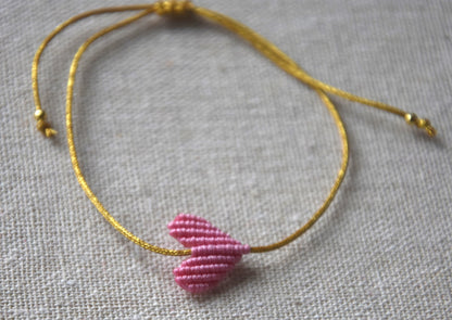 Pulseiras artesanais com coração grande