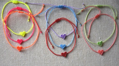Pulseiras artesanais, feitas com amor 💖